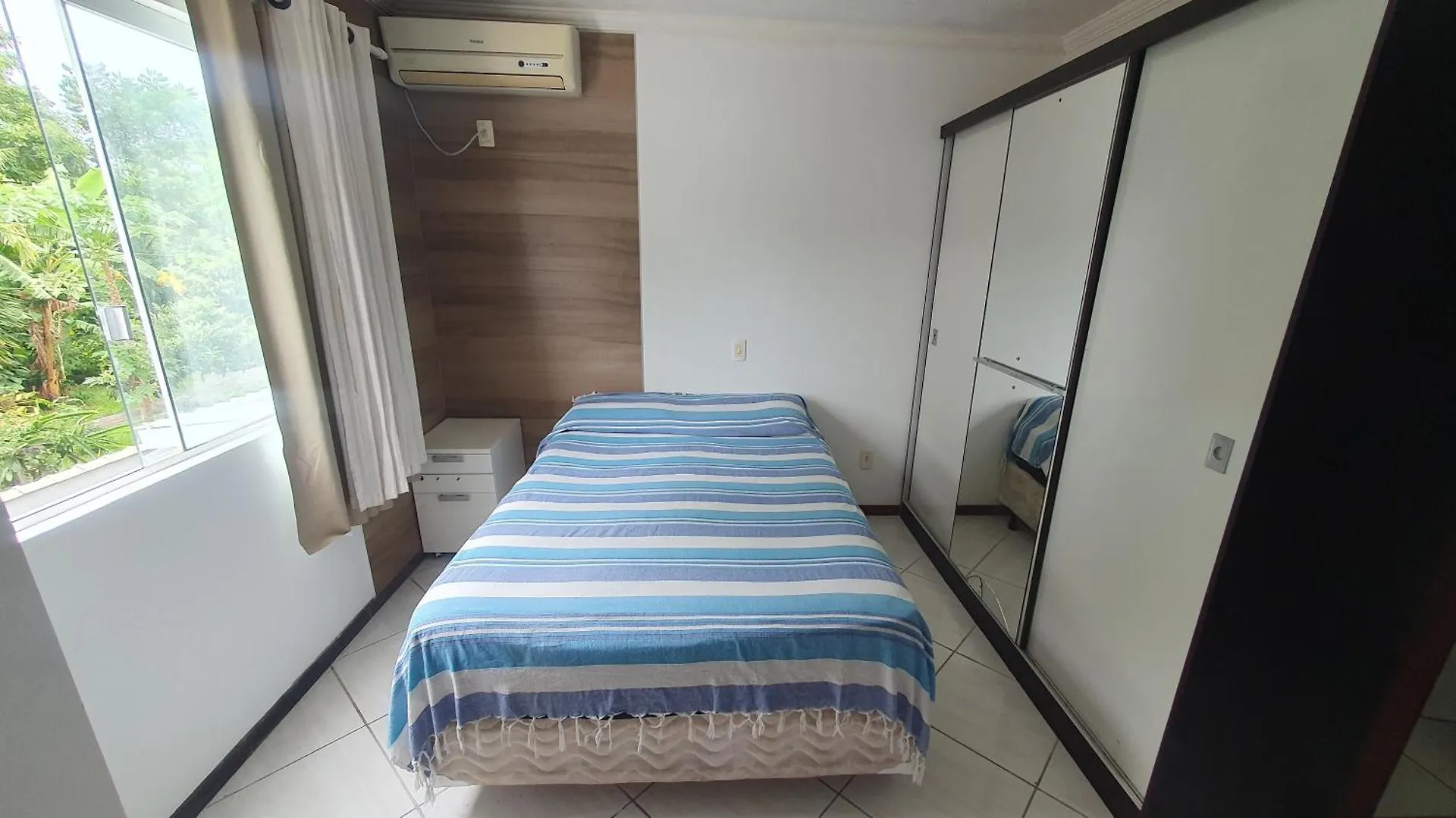 Apartamento Praia Ingleses- Florianopolis - Sc - 2 Quartos E 2 Banheiros 0*,  Brazil